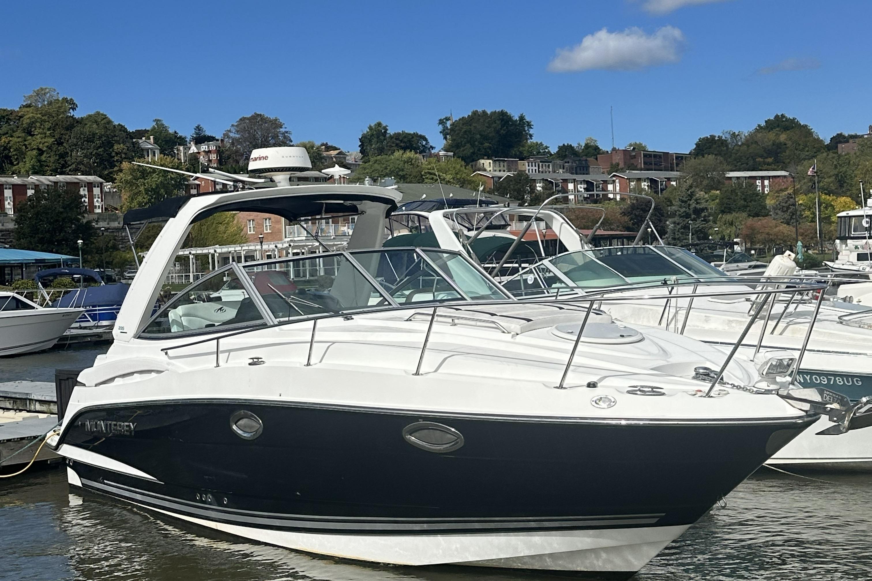 2016 Monterey 295 Sport Yacht