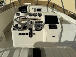 2004 Intrepid 348 - 20