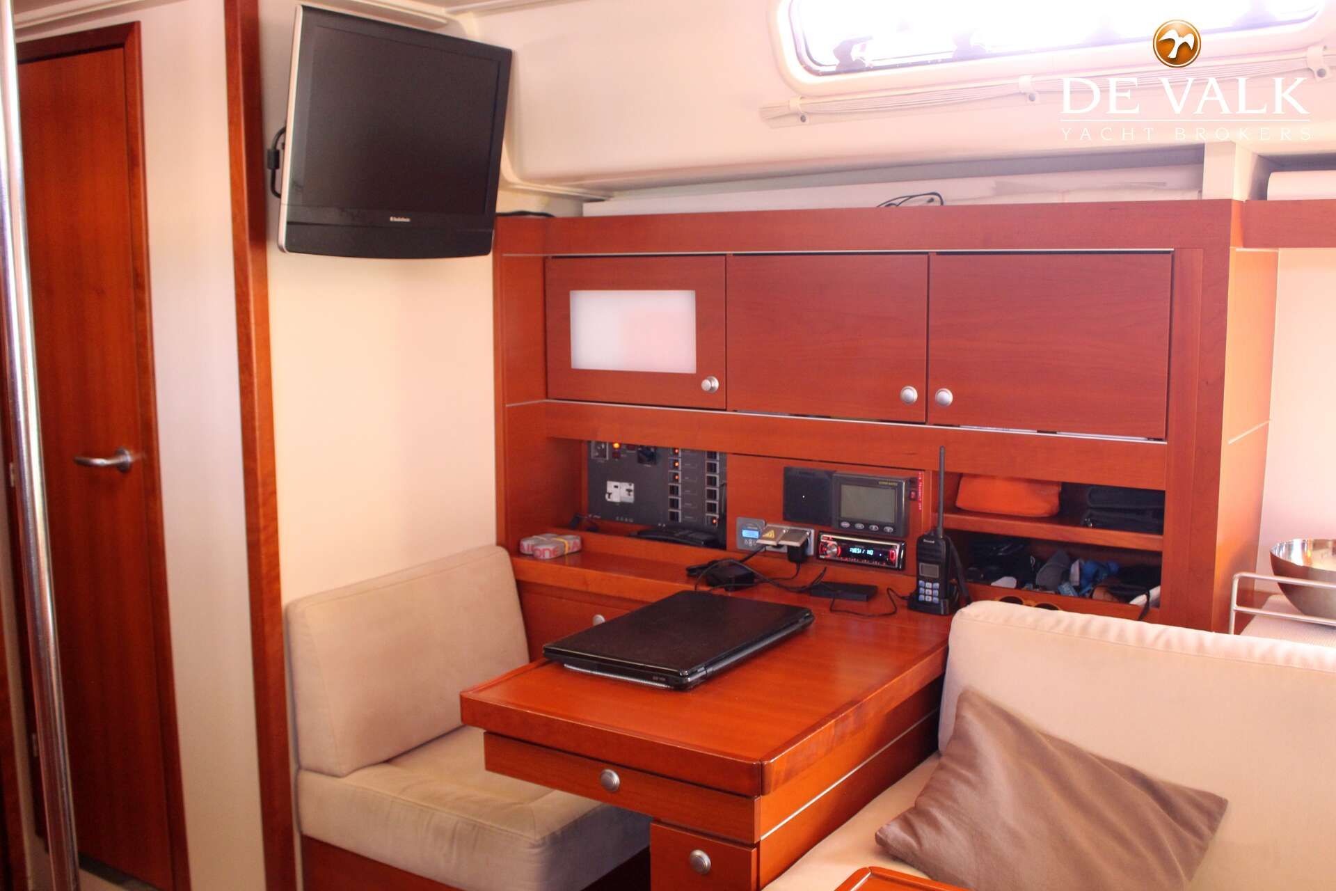2010 Hanse 545e - 26