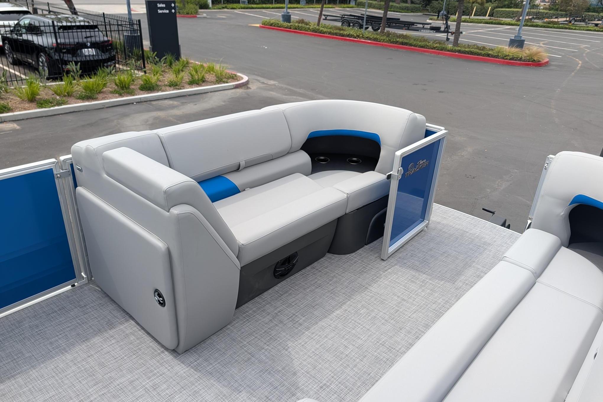 2026 Sun Tracker Party Barge 20 DLX with spacious seating and modern design.