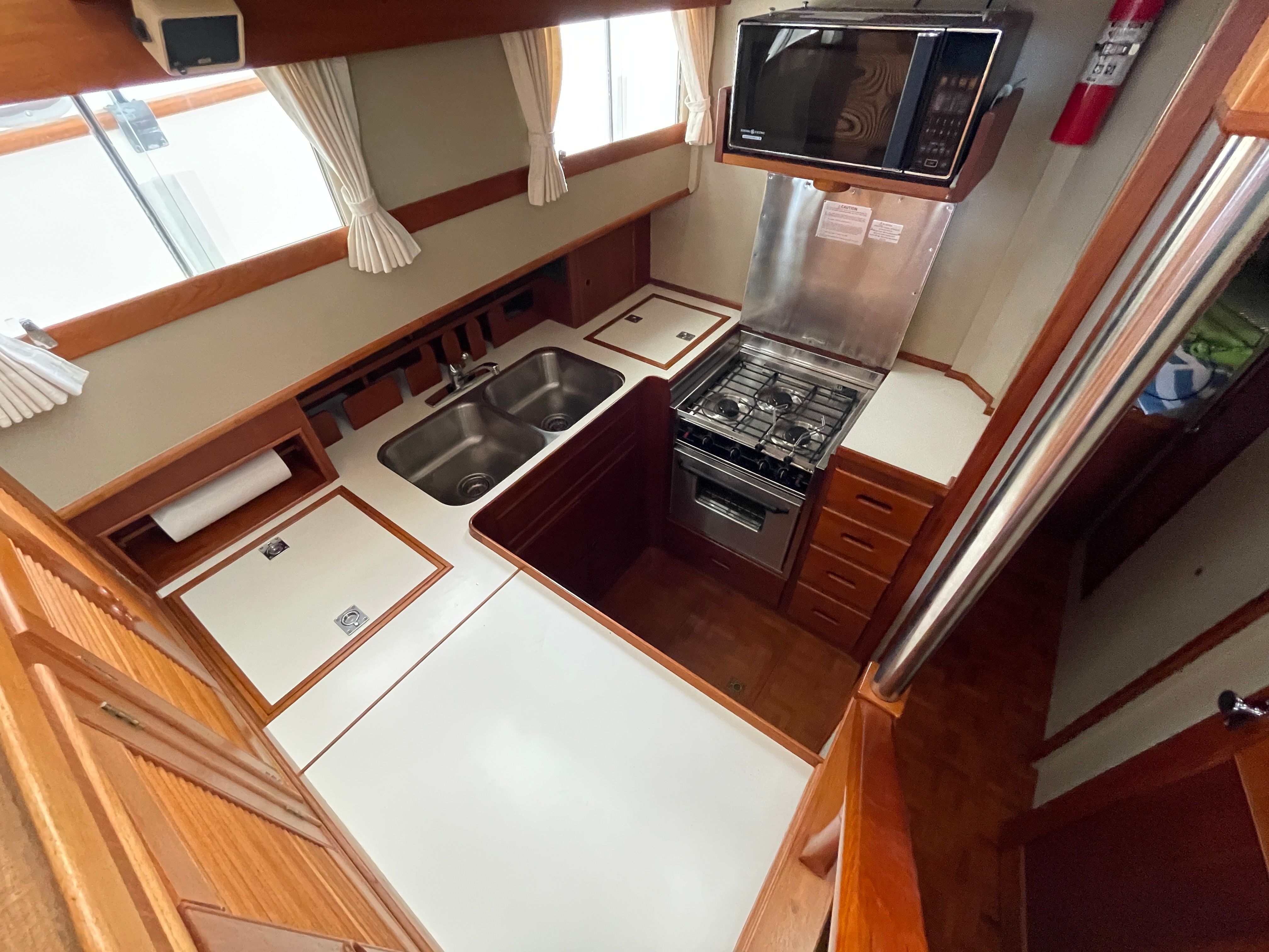 1985 Grand Banks 42 Motor Yacht - 31