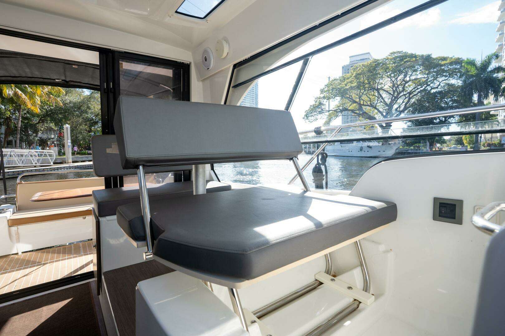 2021 Beneteau Antares 9 - Image 37