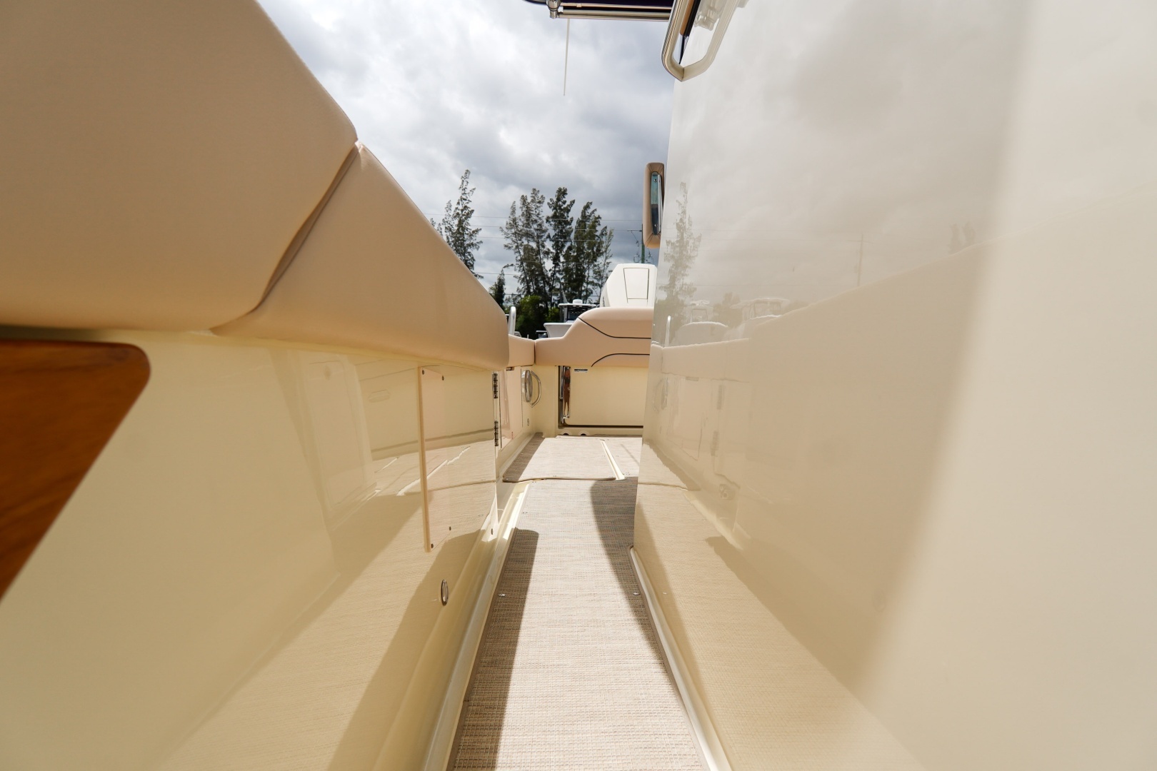 2026 Chris-Craft Catalina - Image 58