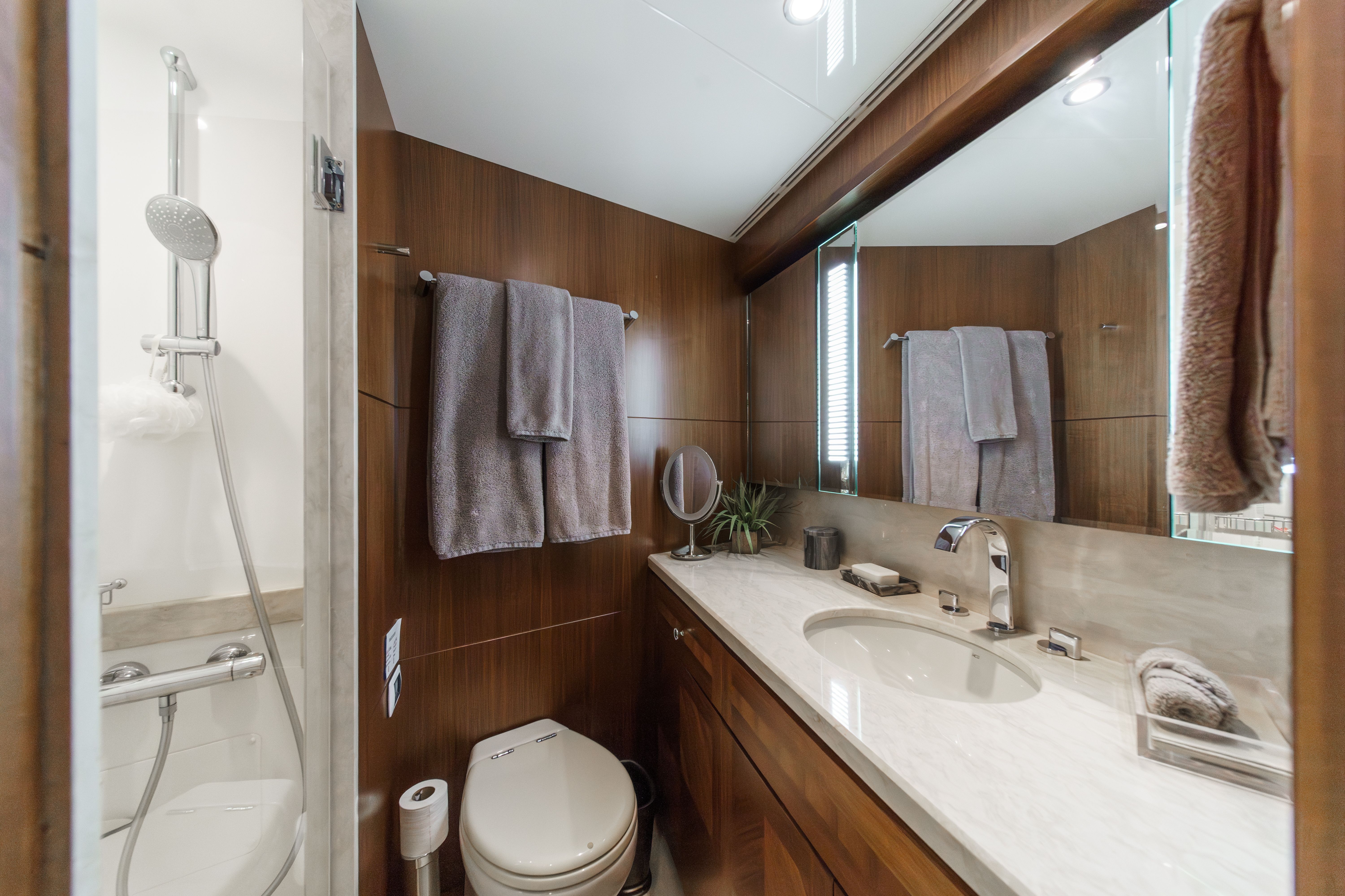 2015 Ocean Alexander 90 Skylounge Motoryacht - 97