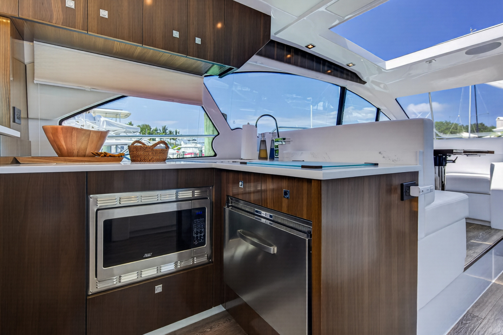 2023 Cruisers Yachts 50 CANTIUS - Image 39