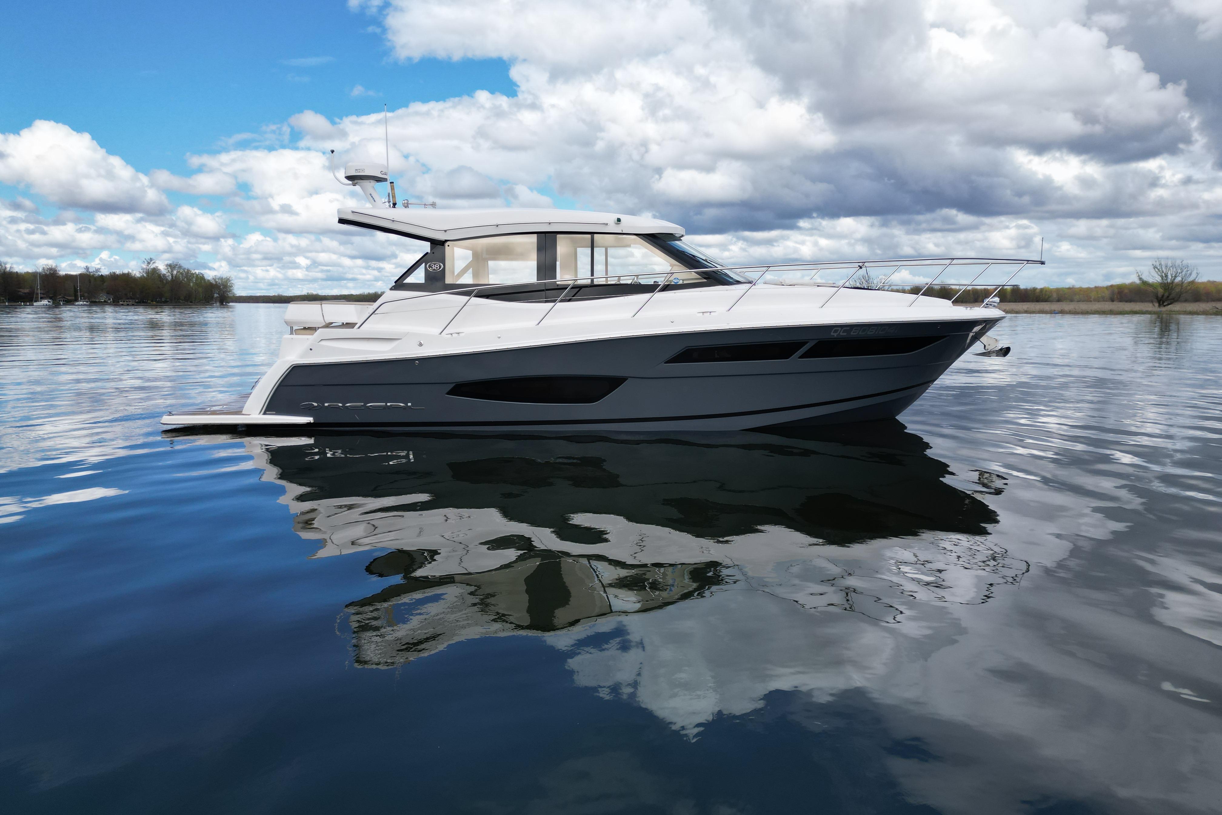 2020 Regal 38 Grande Coupe