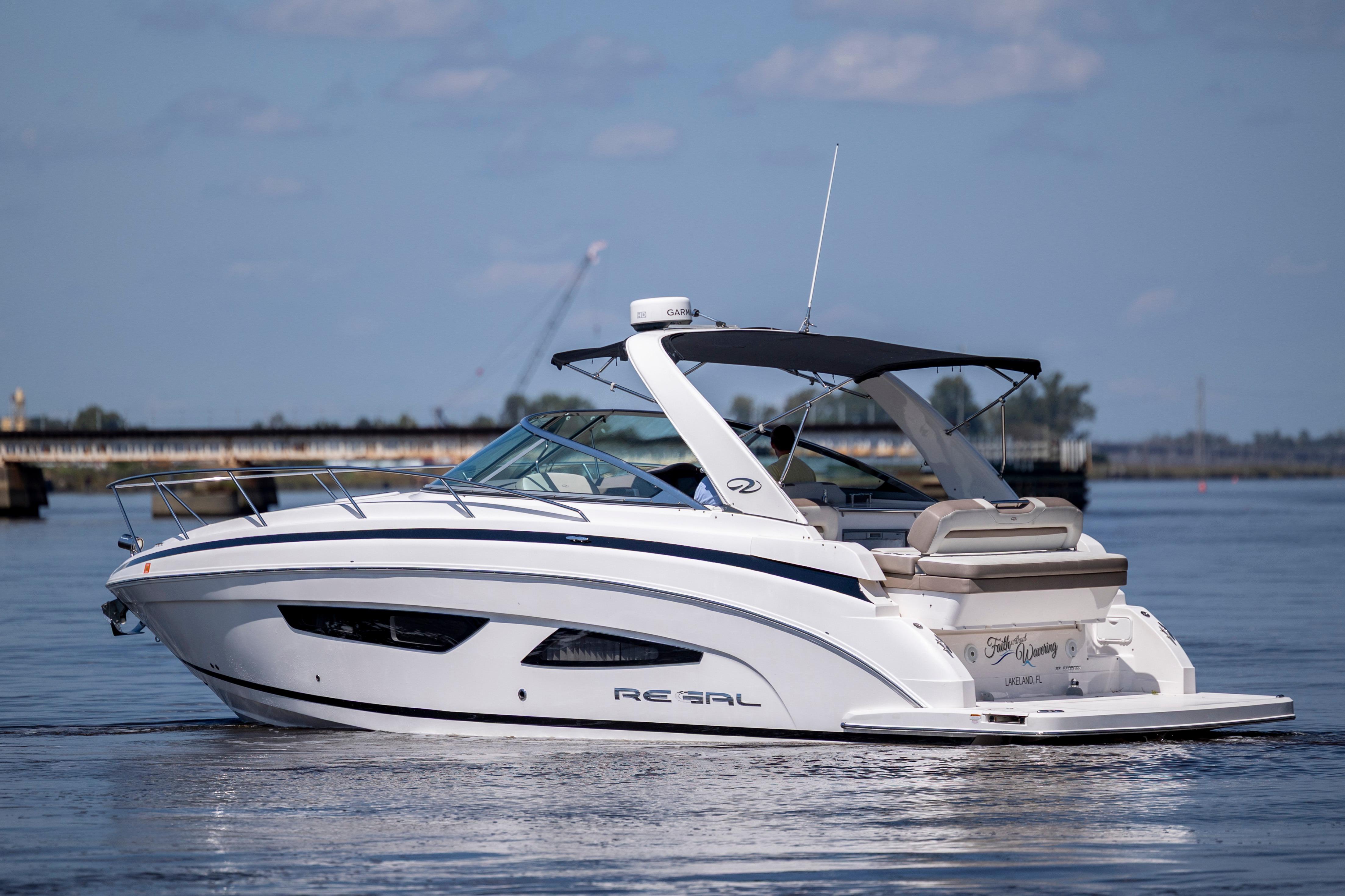 2017 Regal 32 Express