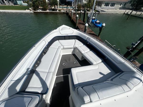 2017 Formula 350 Crossover Bowrider - 3