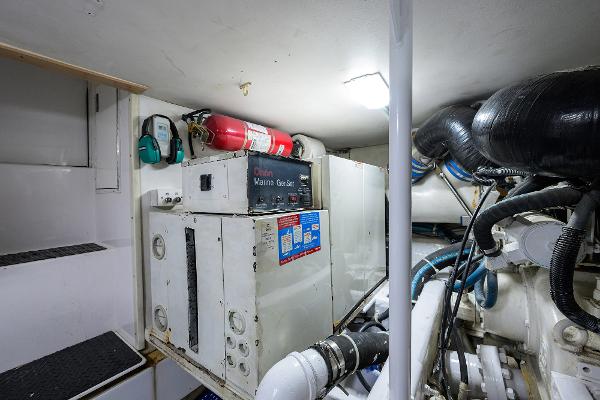 2000 Viking 50 Convertible - 53