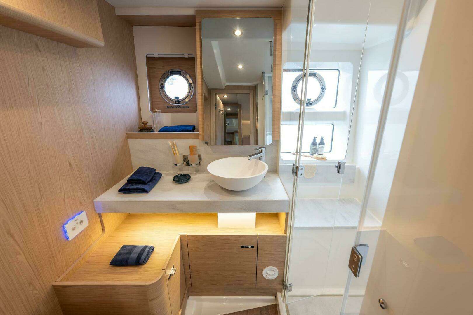 2026 Beneteau Swift Trawler 54 - Image 12