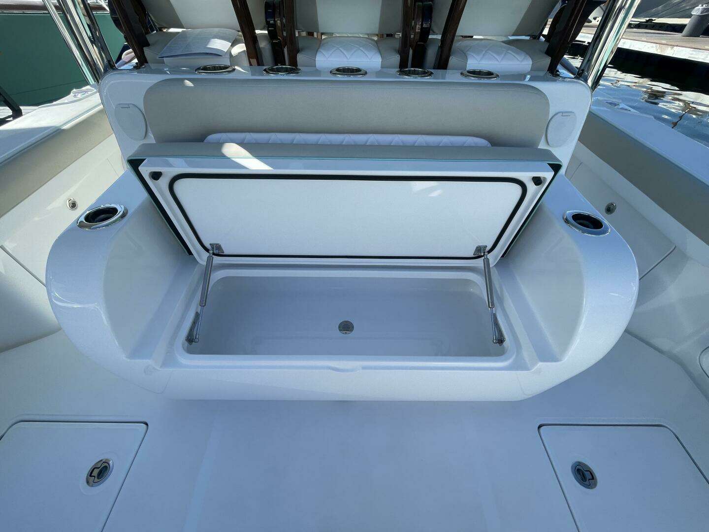 2026 Mag Bay 43 Center Console - Image 32