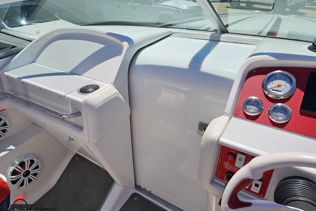 Interior of a 2005 Formula 271 FASTech boat, featuring dashboard and controls.