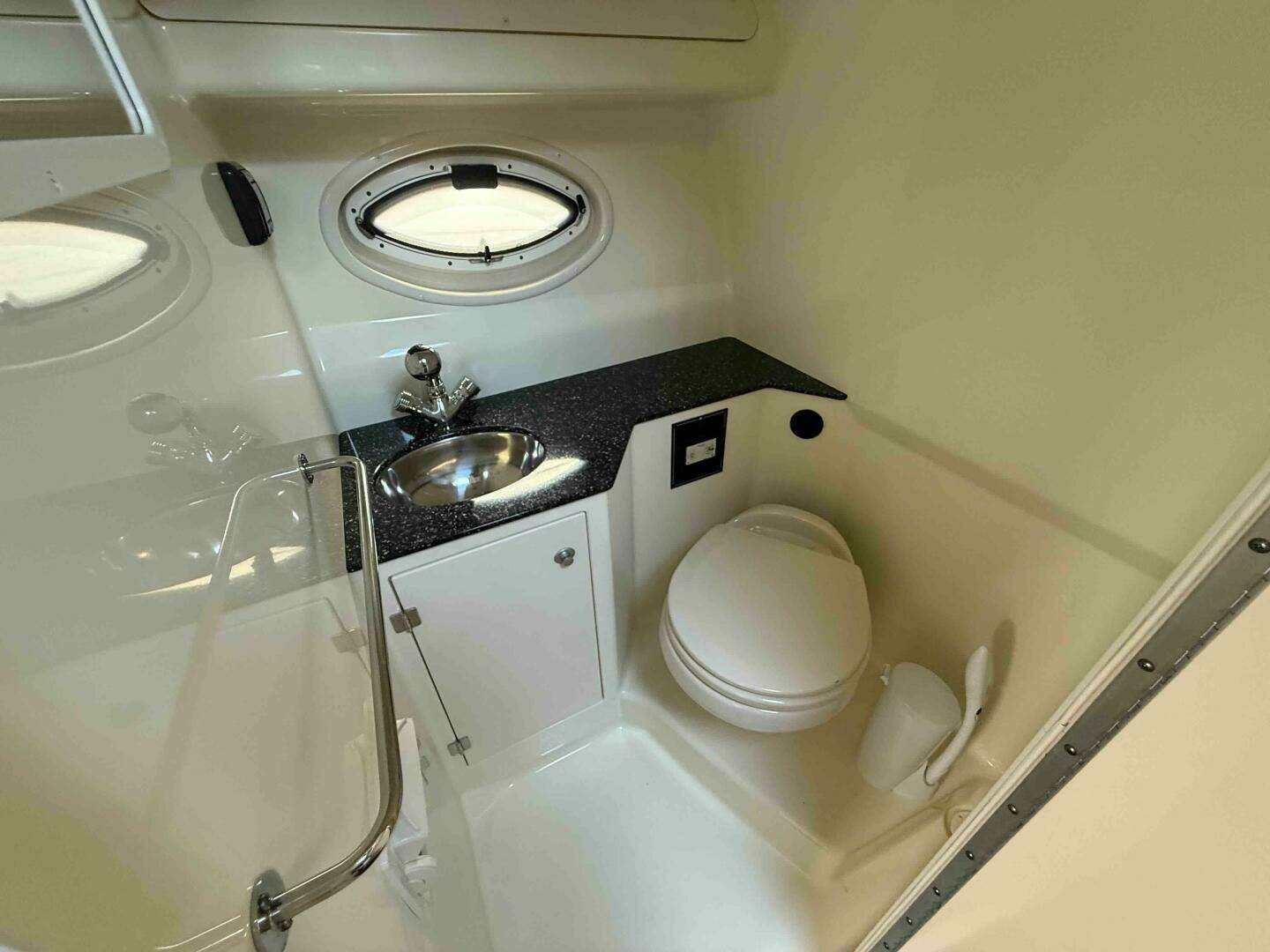 2013 Monterey 280 SCR - Image 12