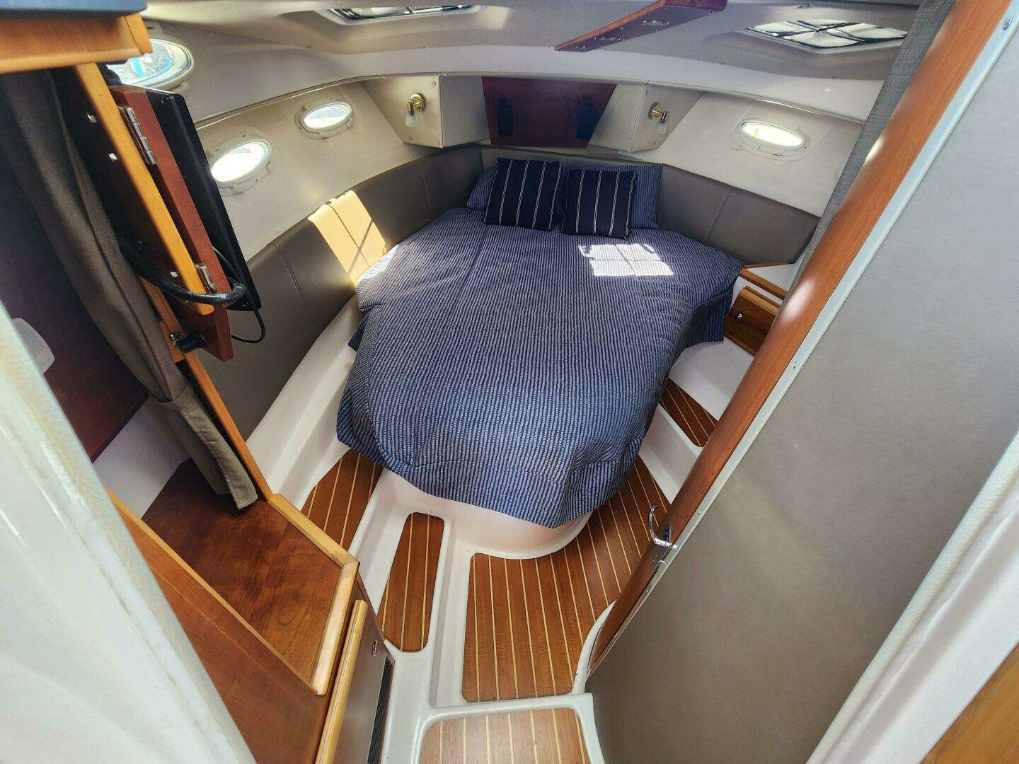 2020 Cutwater C-32 CB - Image 15