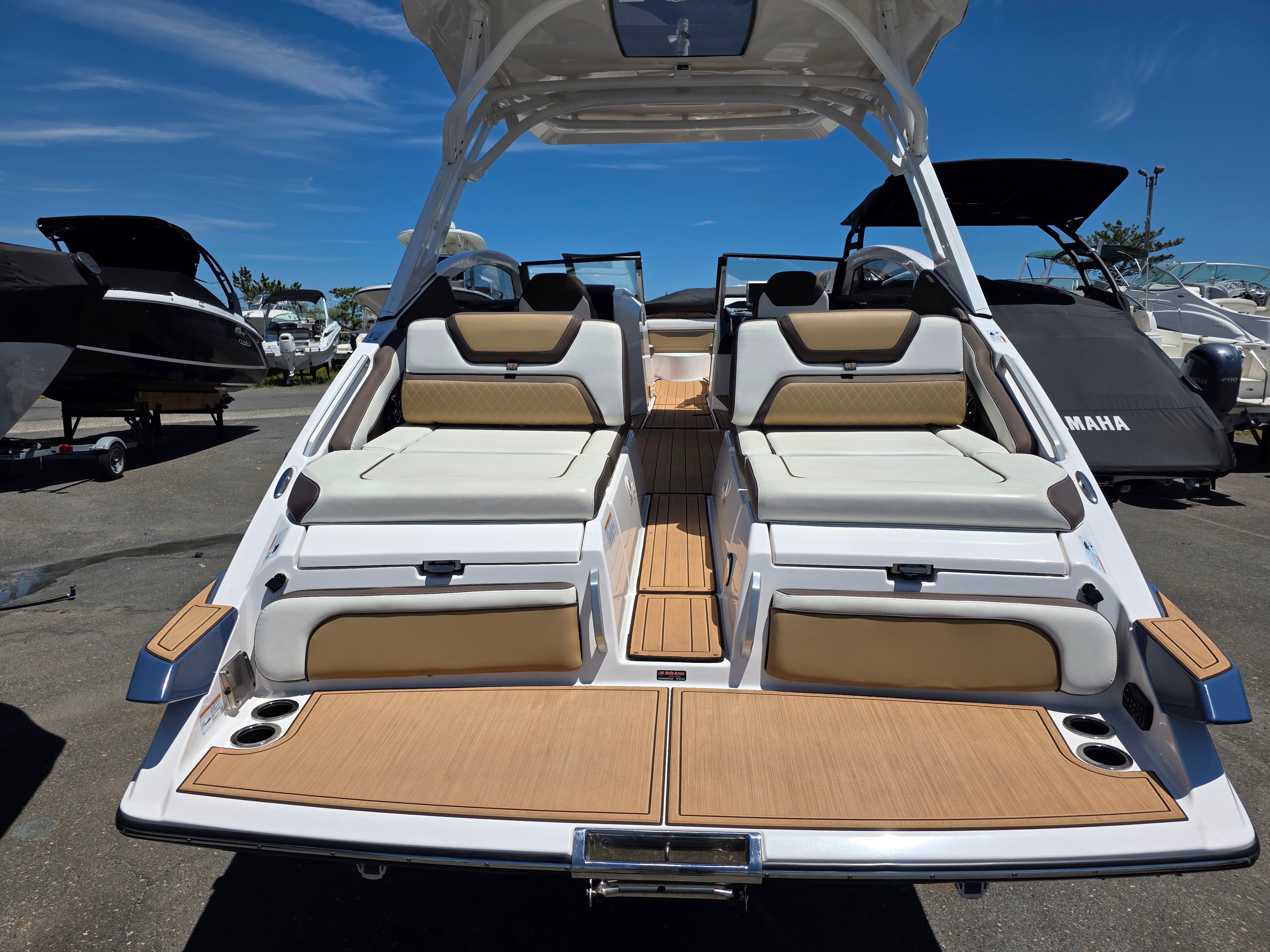 The image shows a 2023 Yamaha SD275 boat with spacious cushioned seating and a modern design.