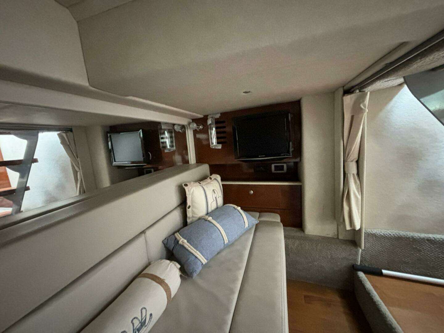 2009 Sea Ray SUNDANCER 350 - Image 37