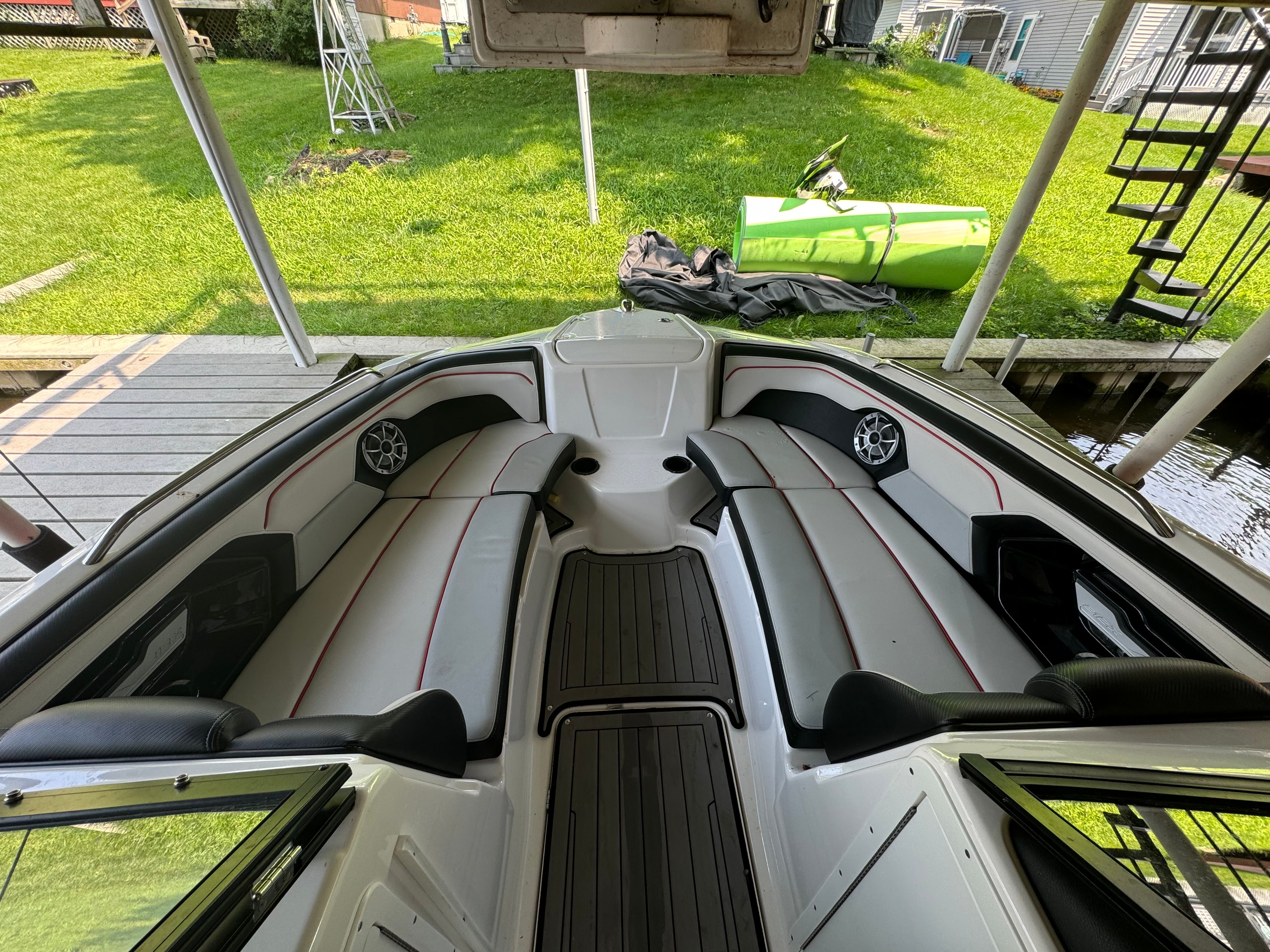 2018 Yamaha Boats 212X - 8