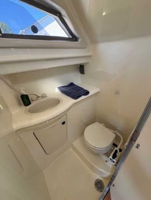 2007 Bayliner Discovery 246 - 36