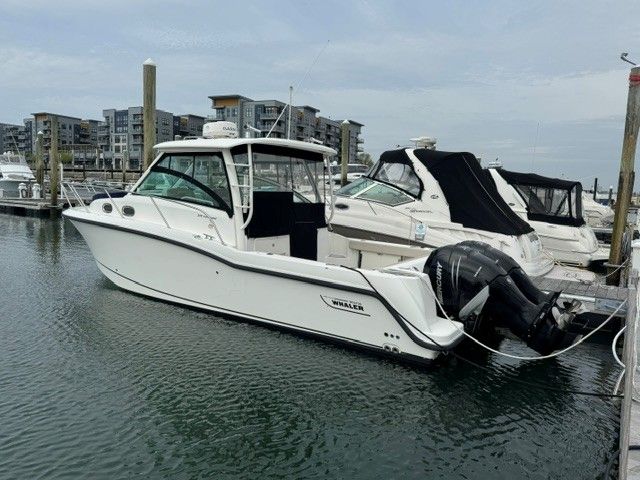 2016 Boston Whaler 315 Conquest