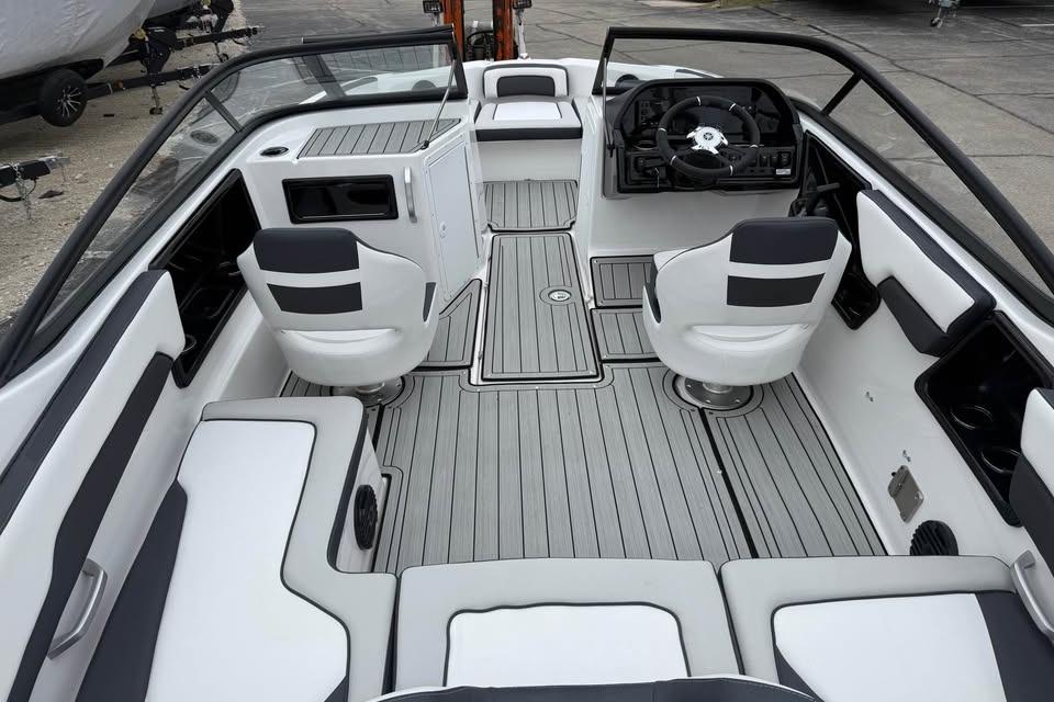 2026 Yamaha Boats 195S interior with sleek seating and modern dashboard design.