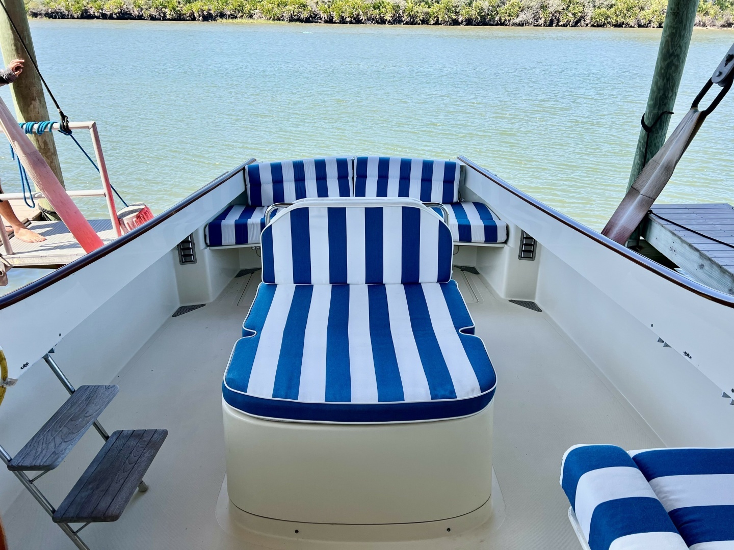 1995 Hinckley Picnic Boat 36 Classic - Image 14