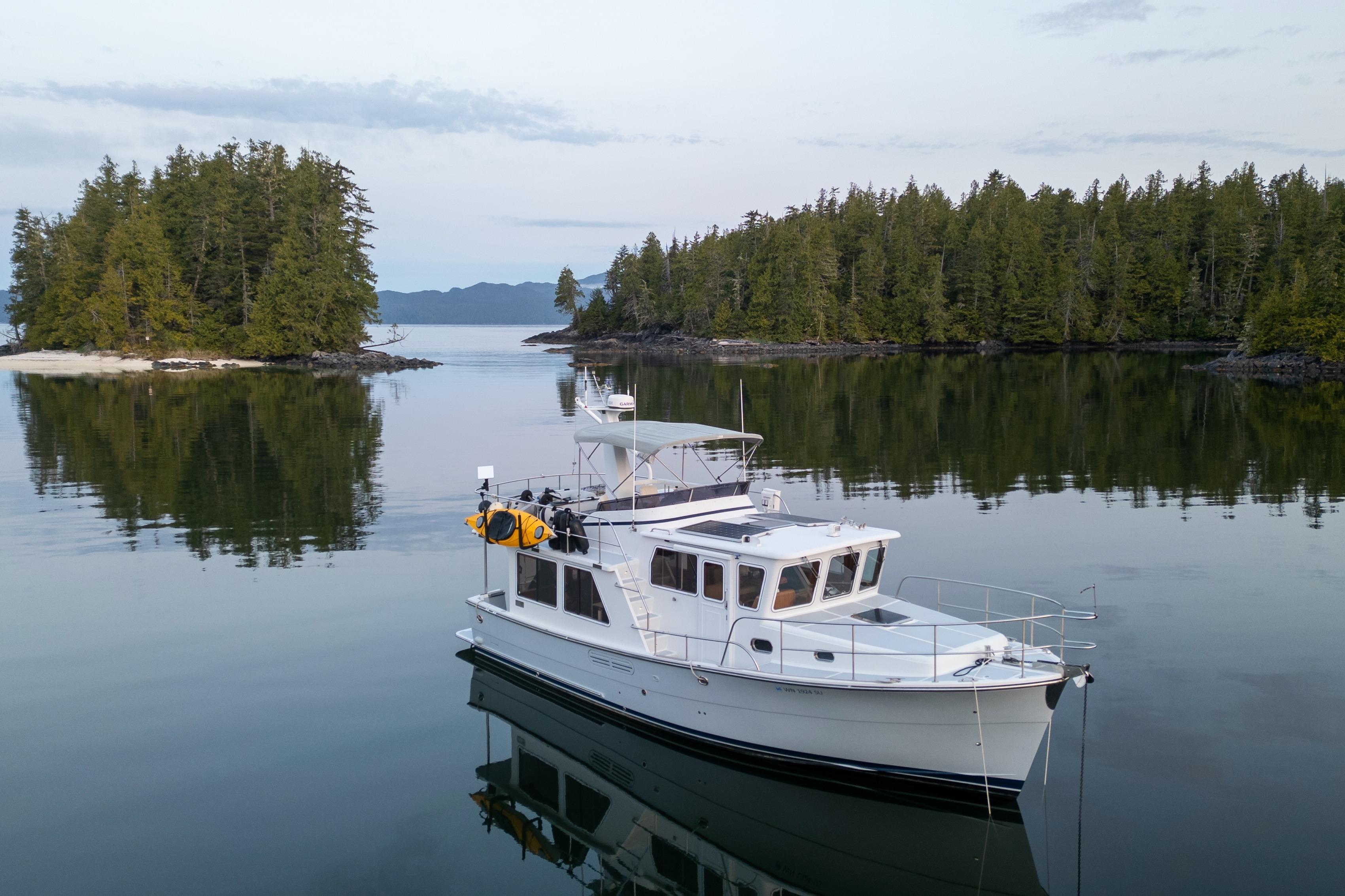 2020 Helmsman Trawlers 38E