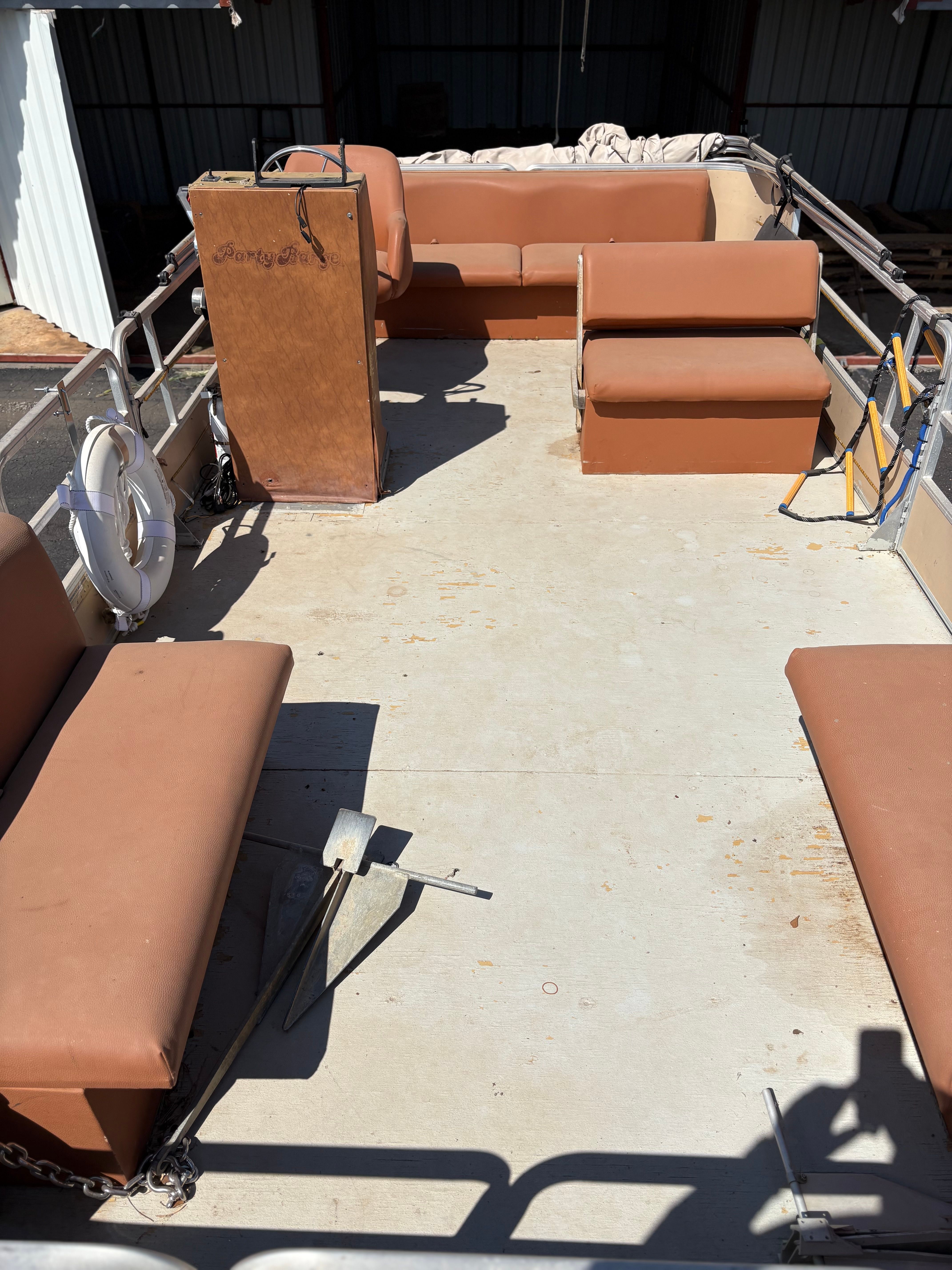1985 Sun Tracker Party Barge - 13