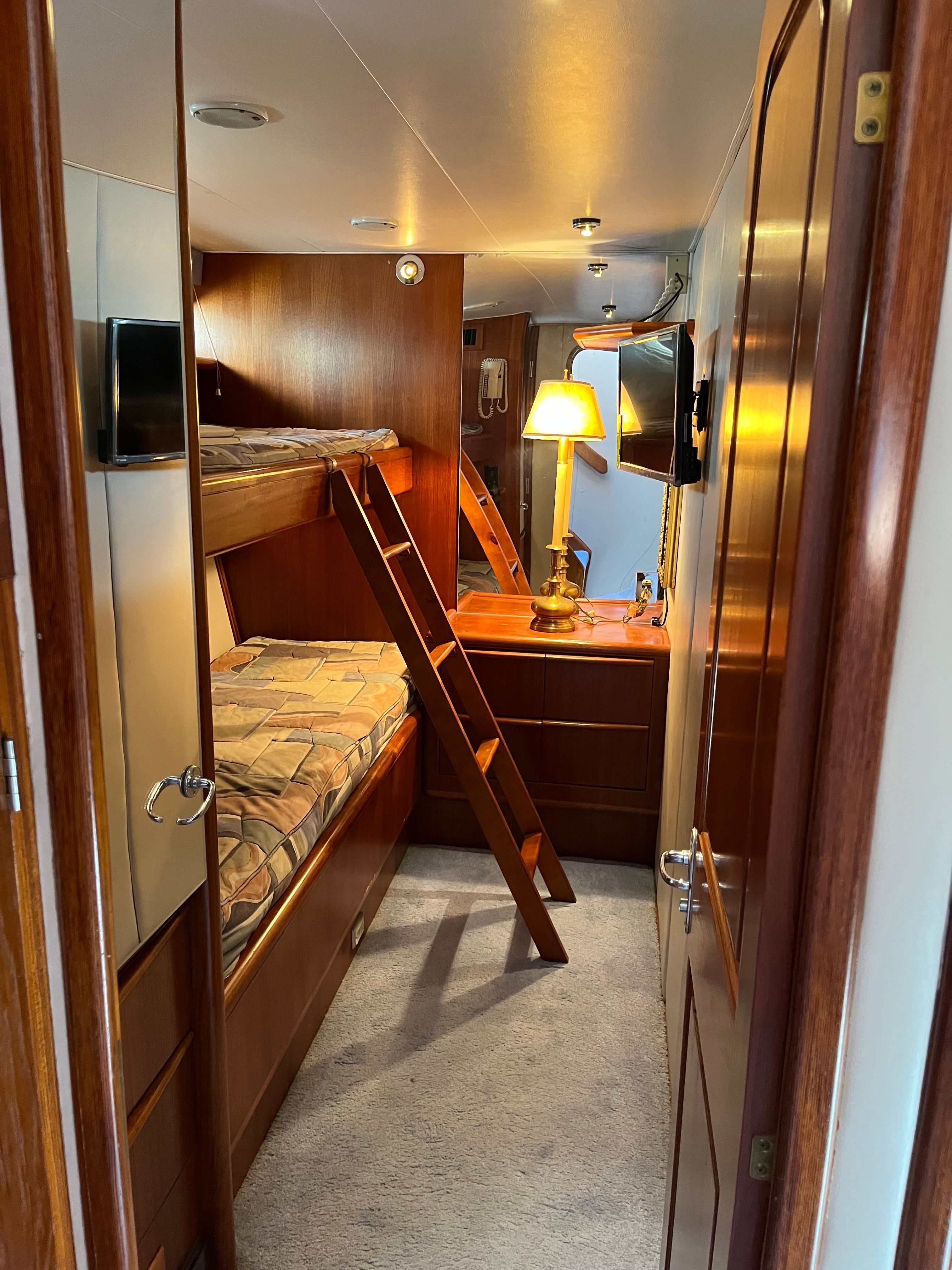 1994 Viking Motor Yacht - 31