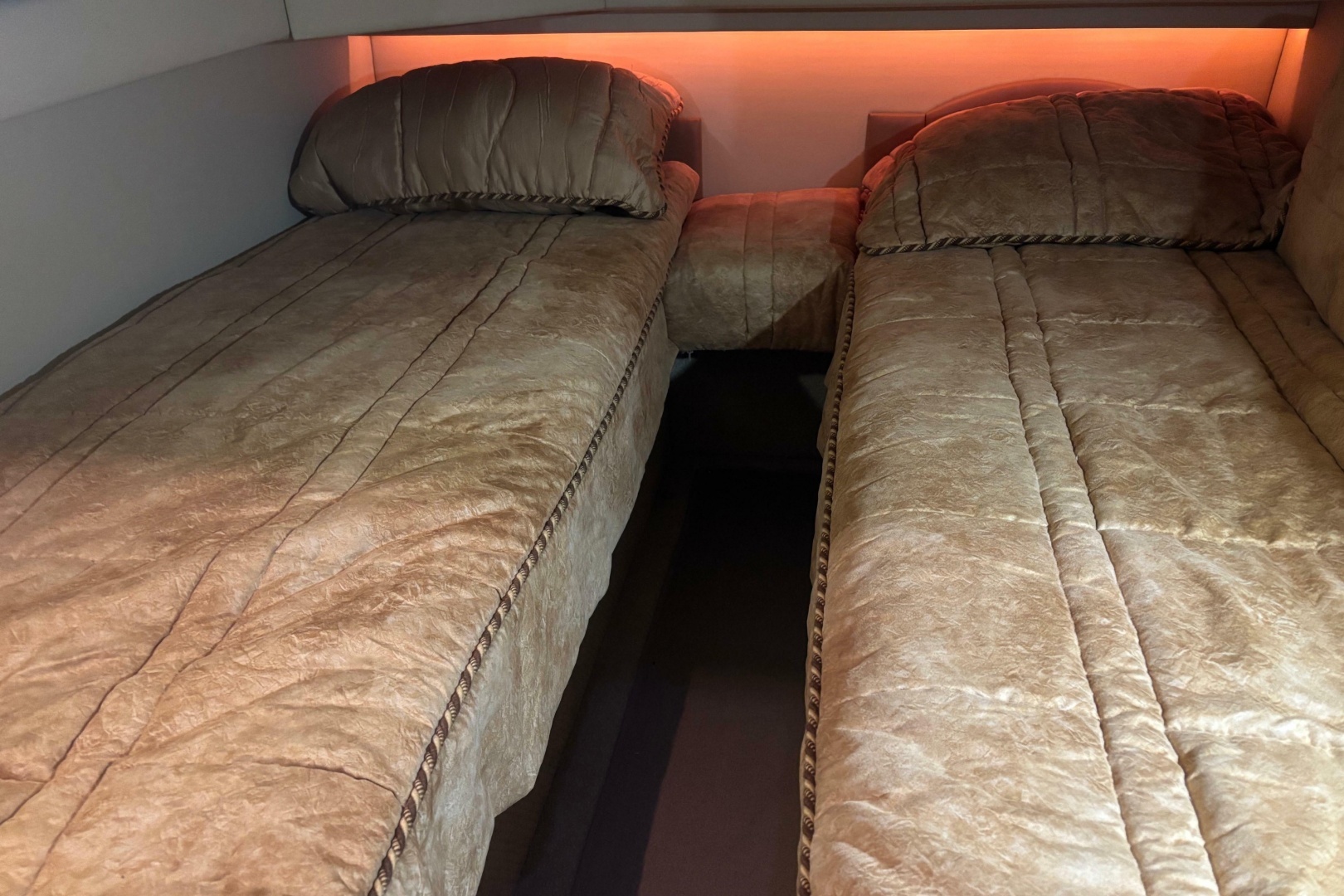 2005 Sea Ray 420 Sedan Bridge - Image 29