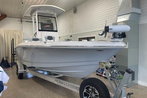 2024 Robalo 246 Cayman