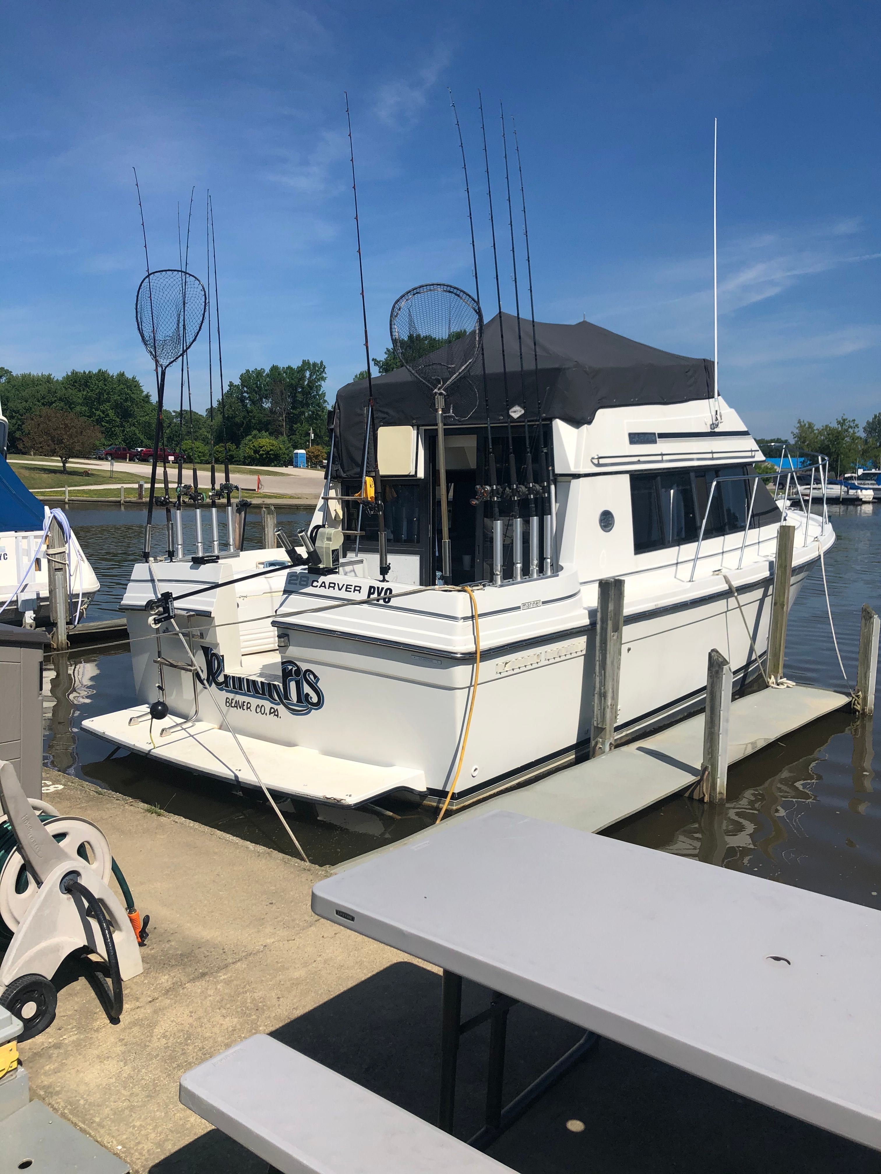 1990 Carver 28 Mariner / Voyager - 2