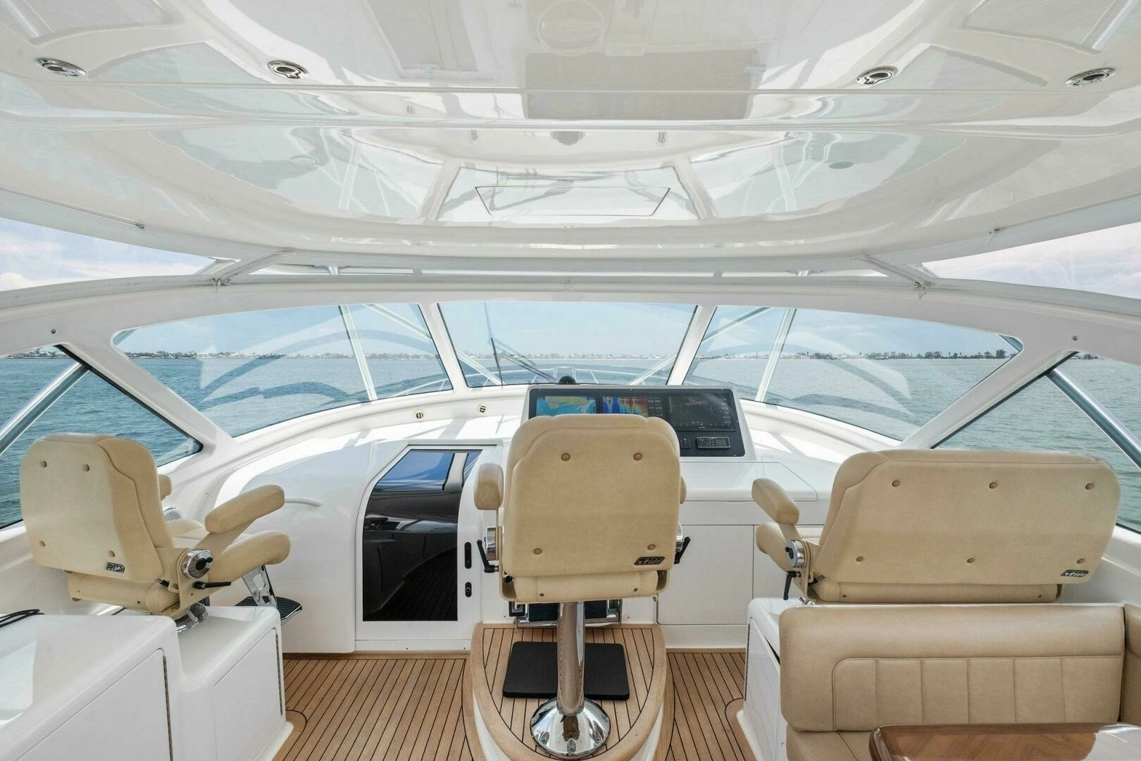 2015 Viking 52 OPEN - Image 31