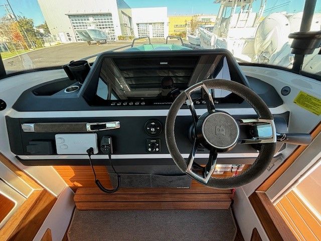 2023 Axopar 28 Cabin - 16