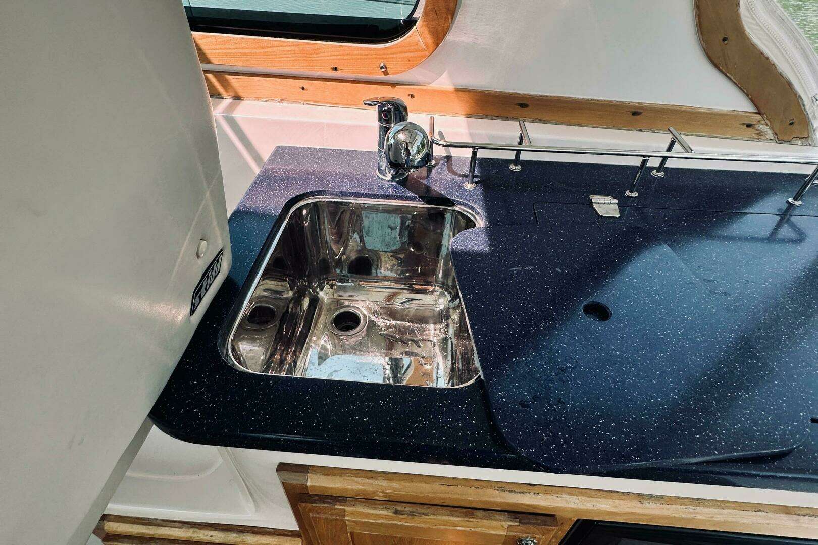 2007 Sabre 34 Express - Image 90