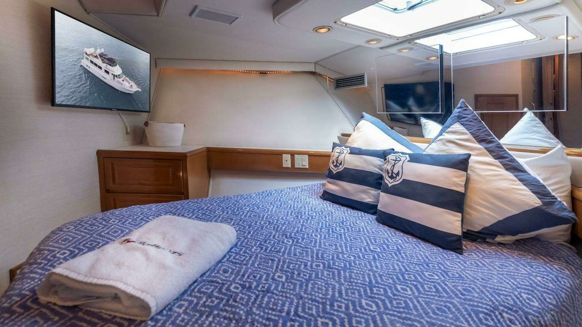 1998 Hatteras Sport Deck - Image 52