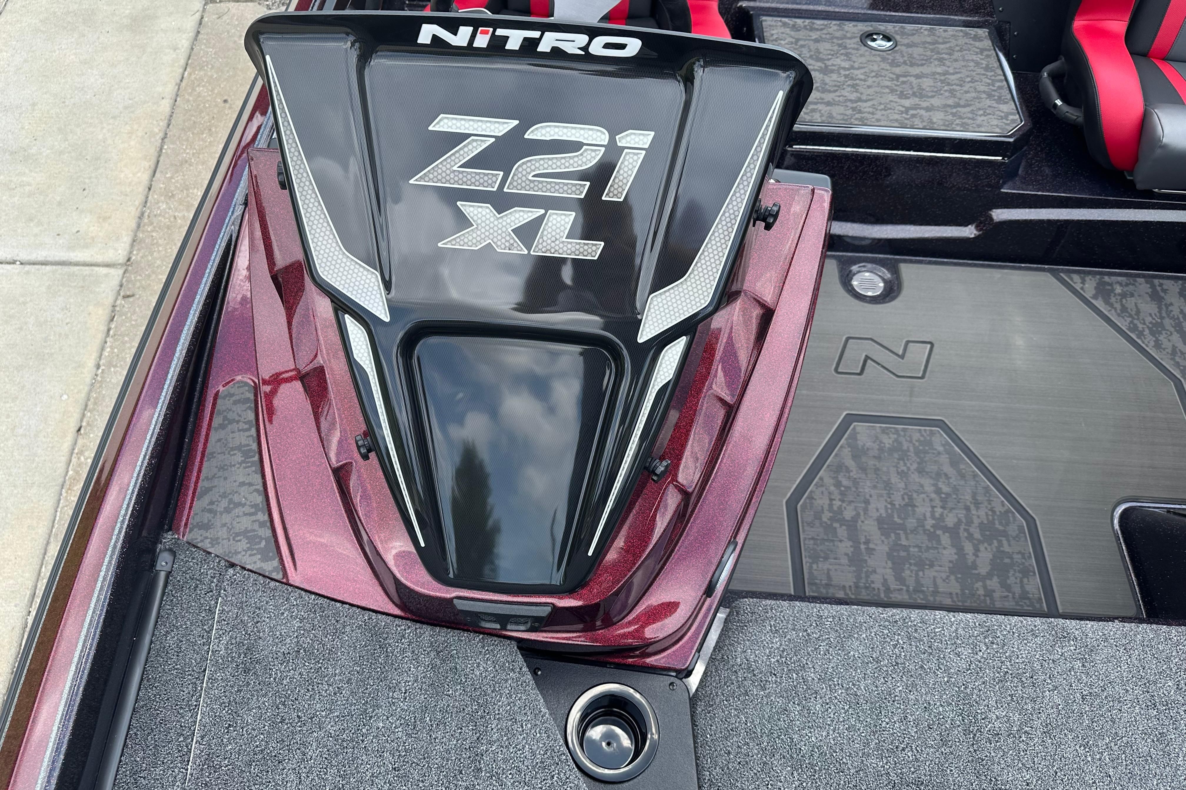 2026 Nitro Z21 XL boat deck with sleek design and modern features.
