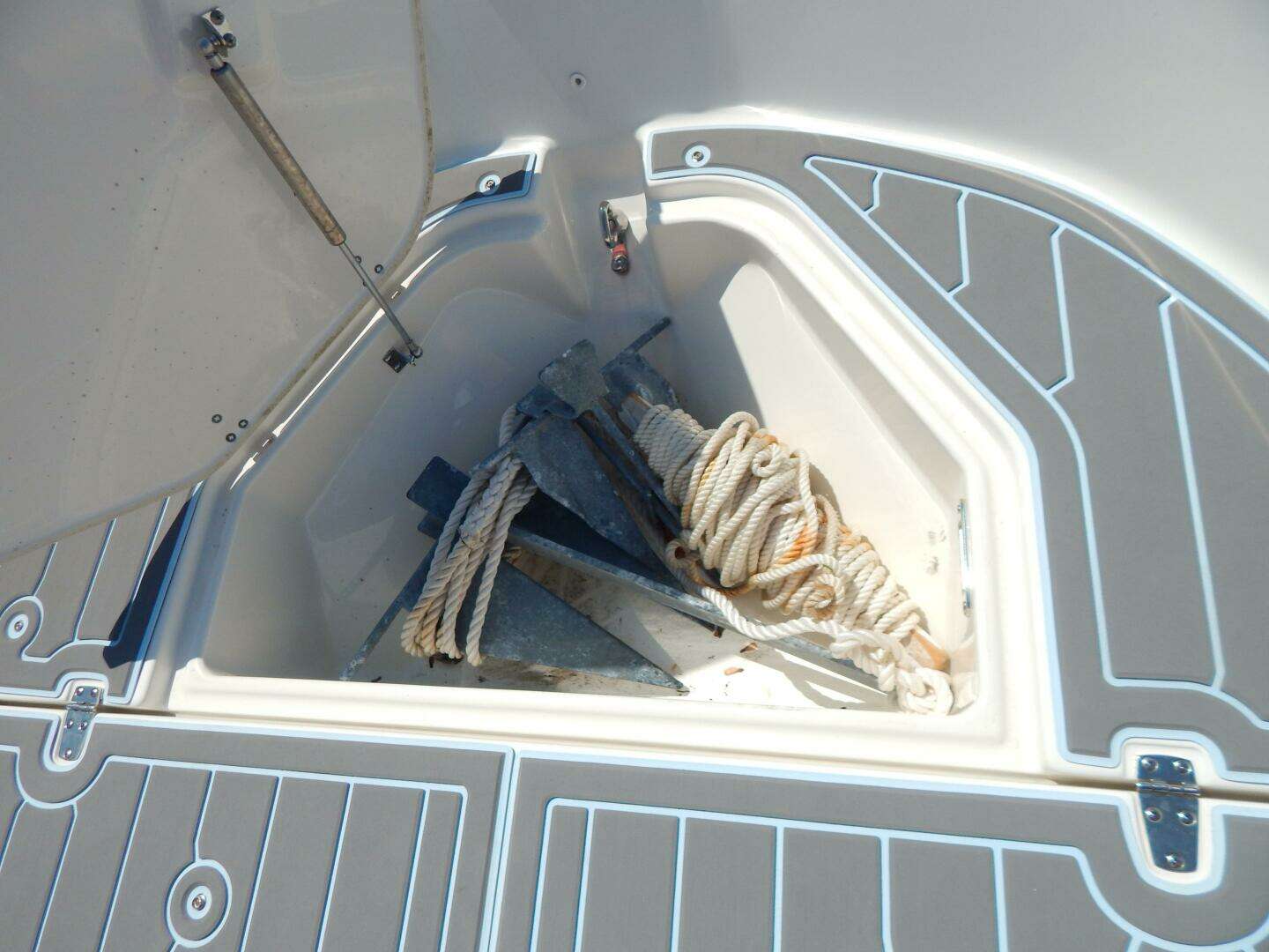 2020 Boston Whaler 190 Montauk - Image 7