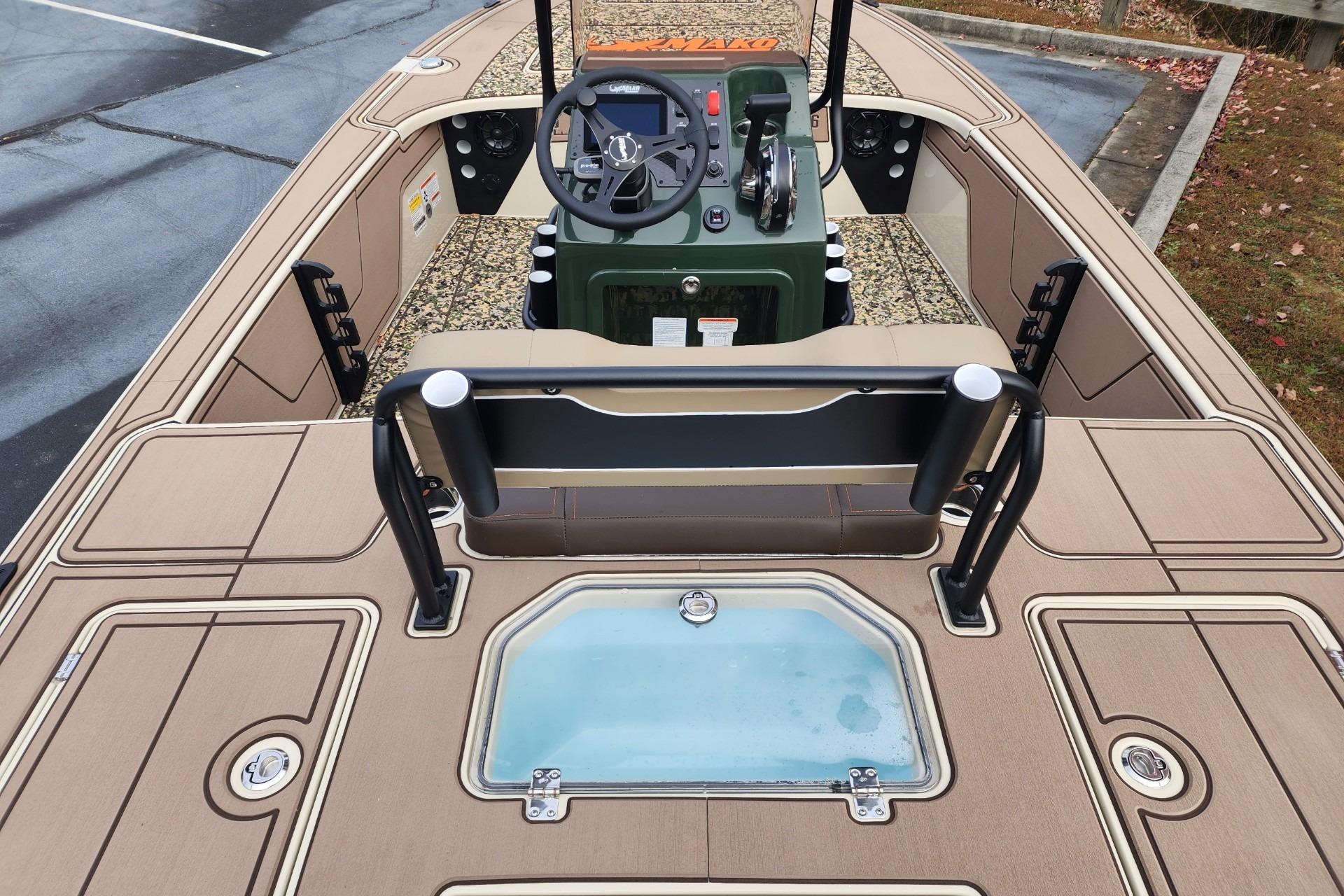 2025 Mako 18 Pro Skiff Backwater Edition boat interior with steering console and seating.