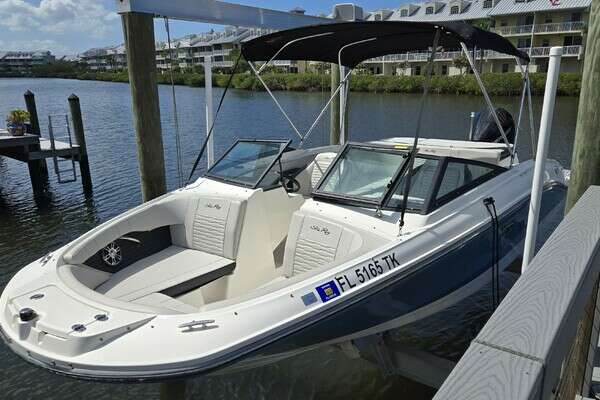 2023 Sea Ray SPX 210 OB