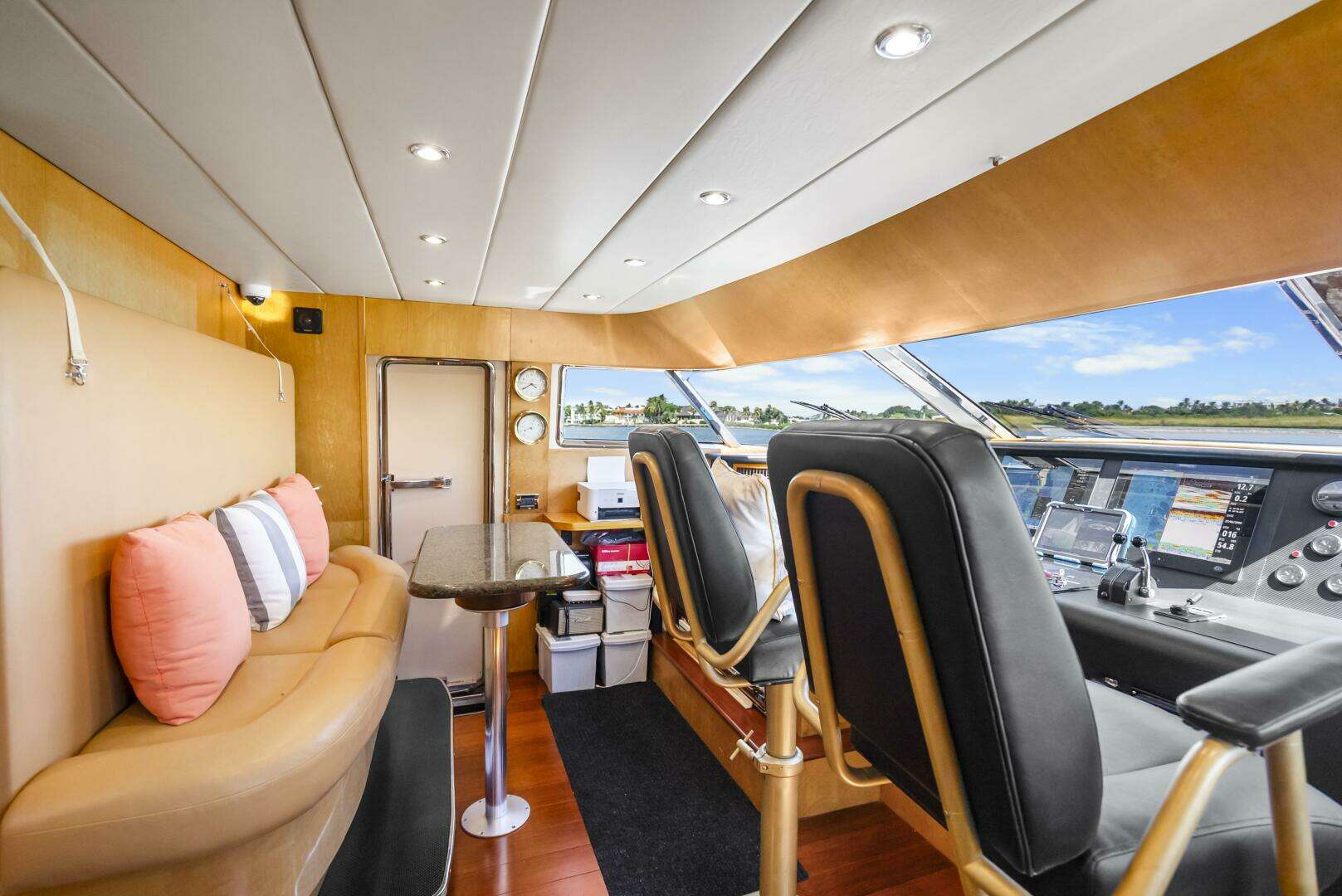 1991 Maiora Raised Pilothouse - Image 11