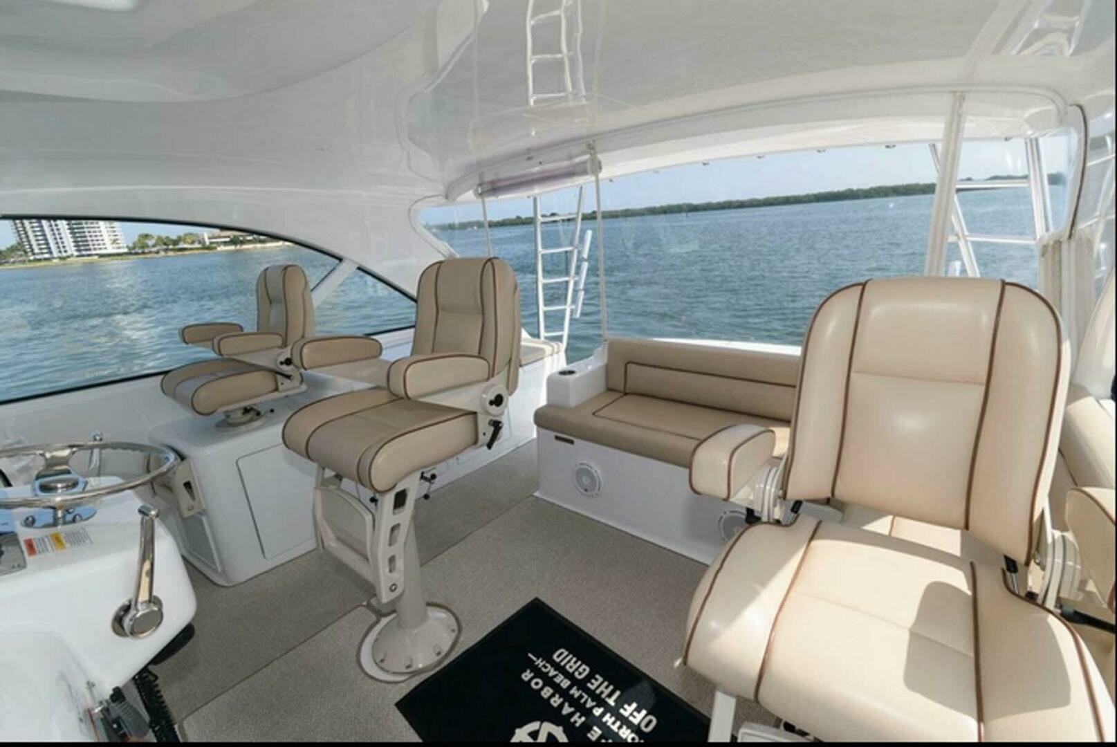 2015 Hatteras Express Sportfish - Image 17