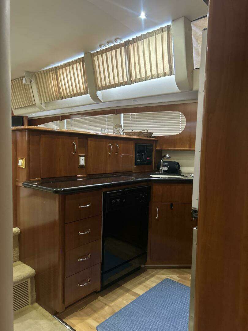 2003 Carver 466 Motor Yacht - Image 67