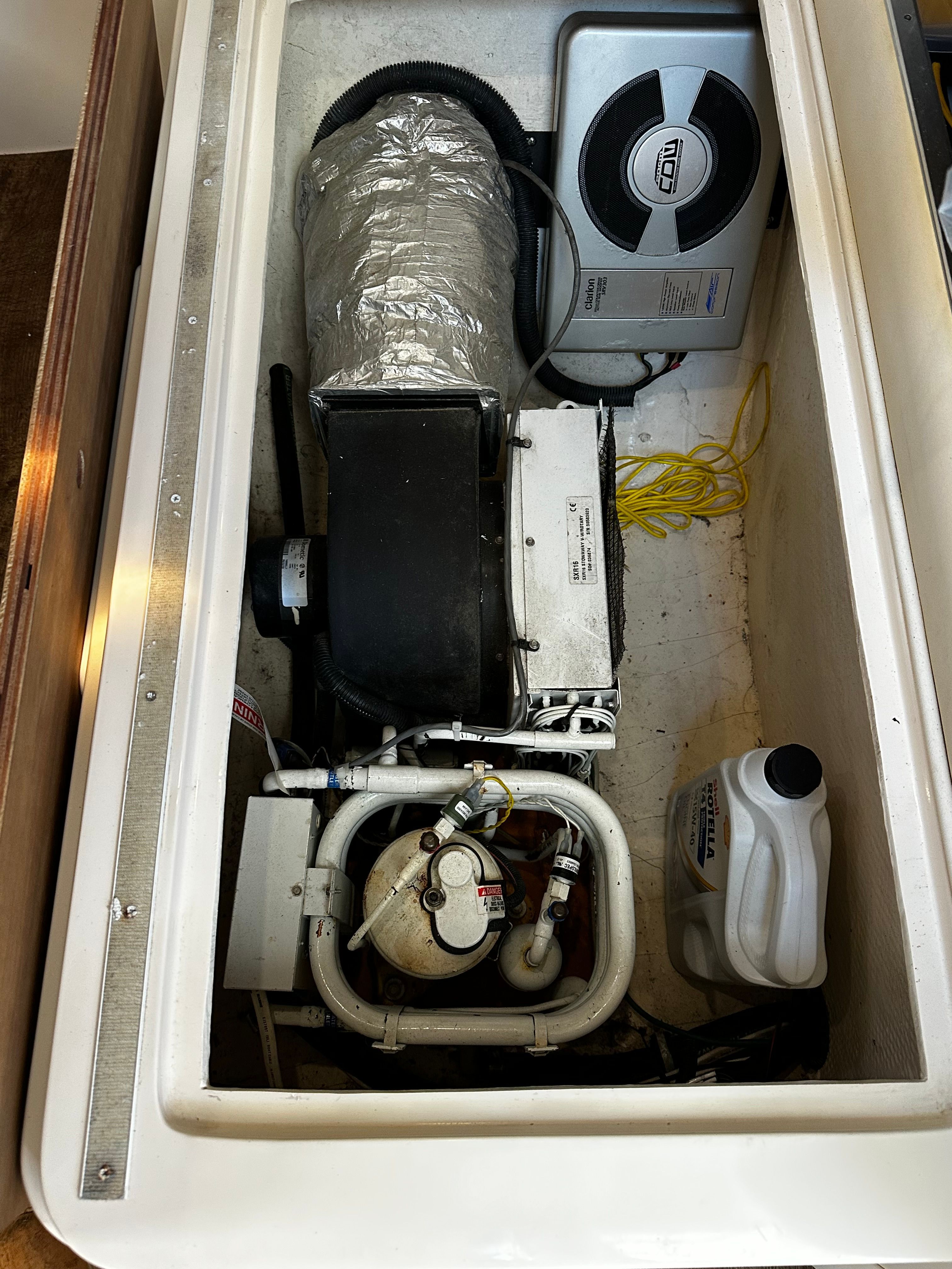 2005 Wellcraft 330 Coastal - 18