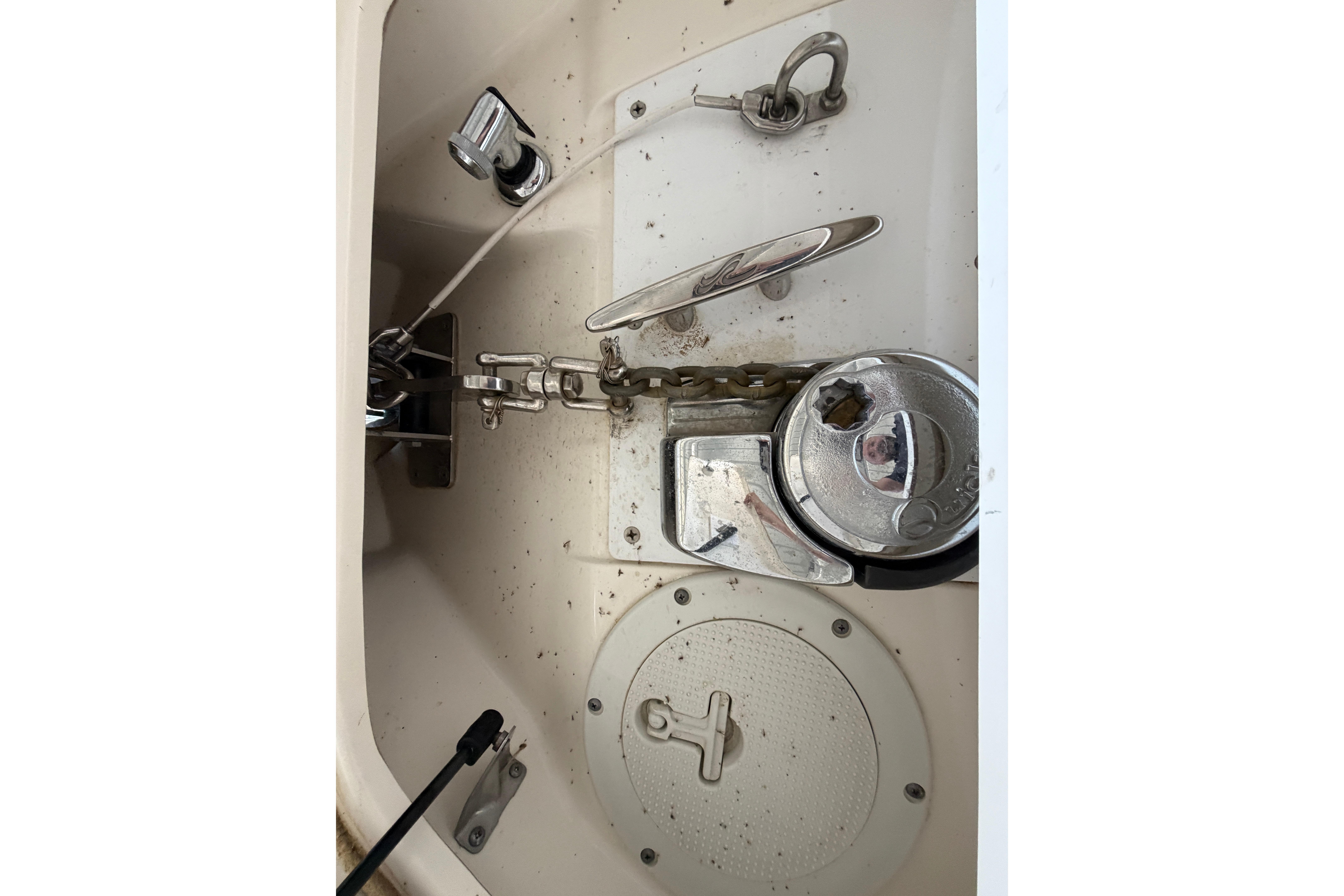 Anchor compartment of 2007 Sea Ray 270 SLX boat with chain and cleat.