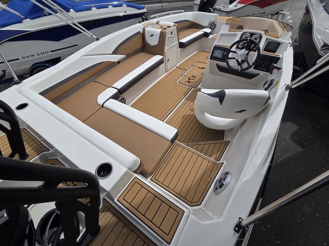2026 Starcraft SVX OB 191 w/140hp and Trailer - 8
