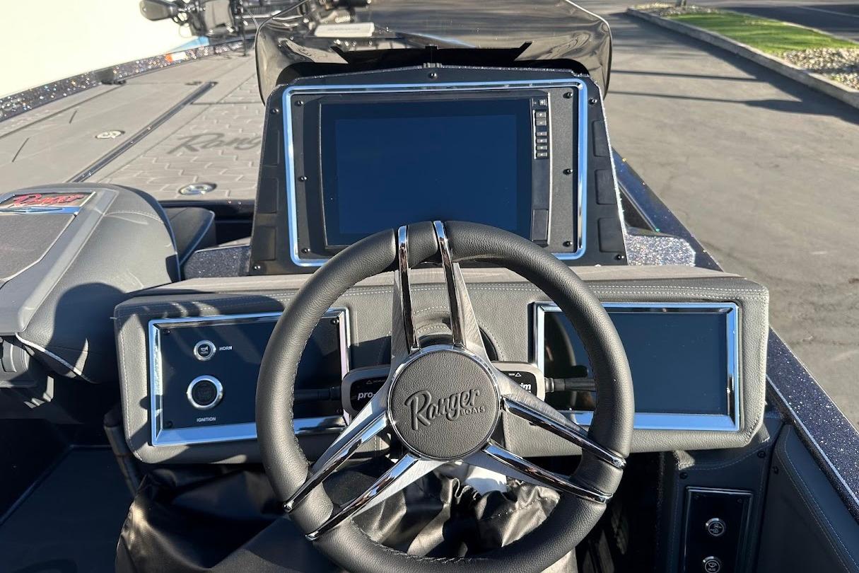 2026 Ranger Z521R Garmin Cup-Equipped boat dashboard with advanced navigation displays.