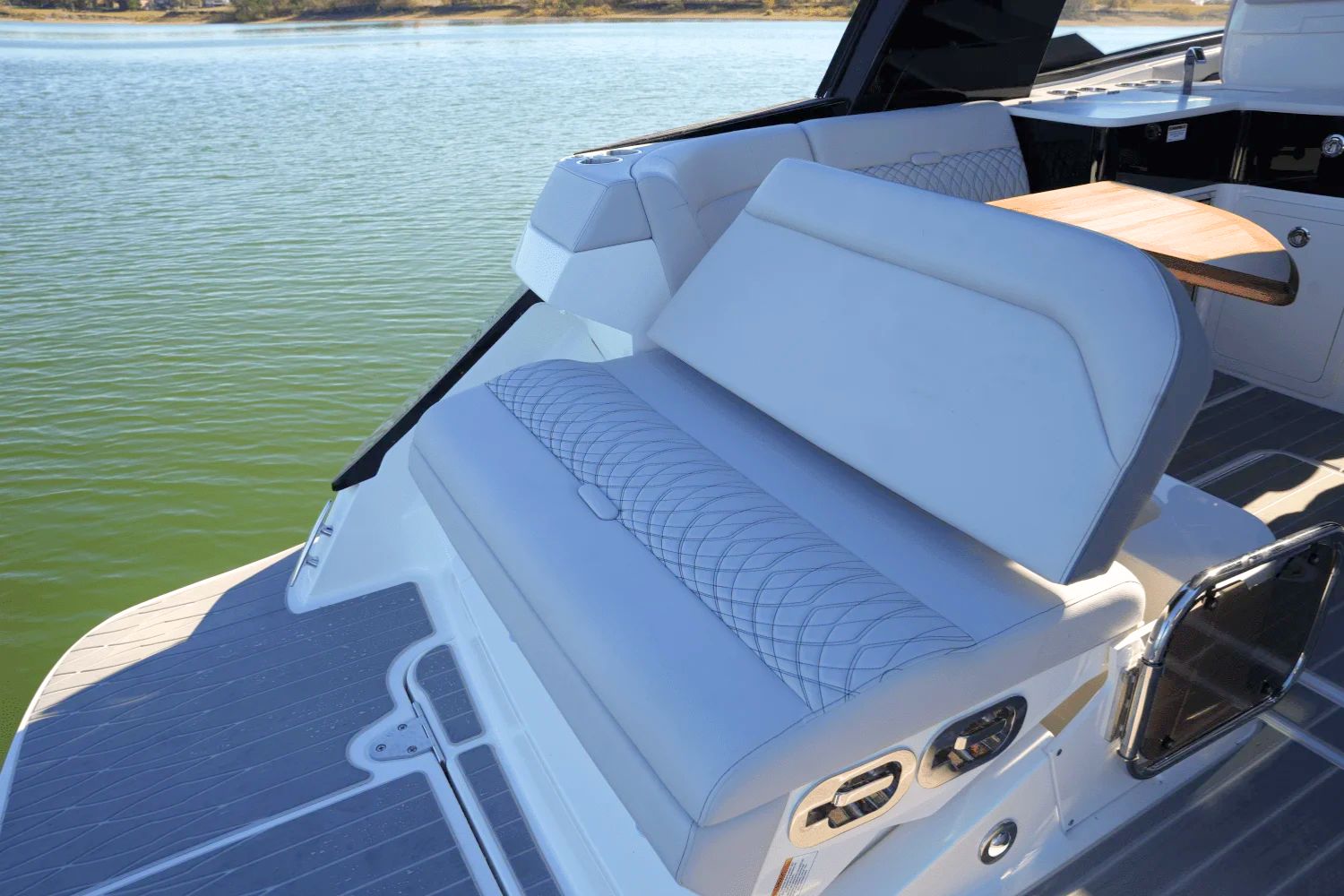 2025 Sea Ray Sundancer 370 - 12