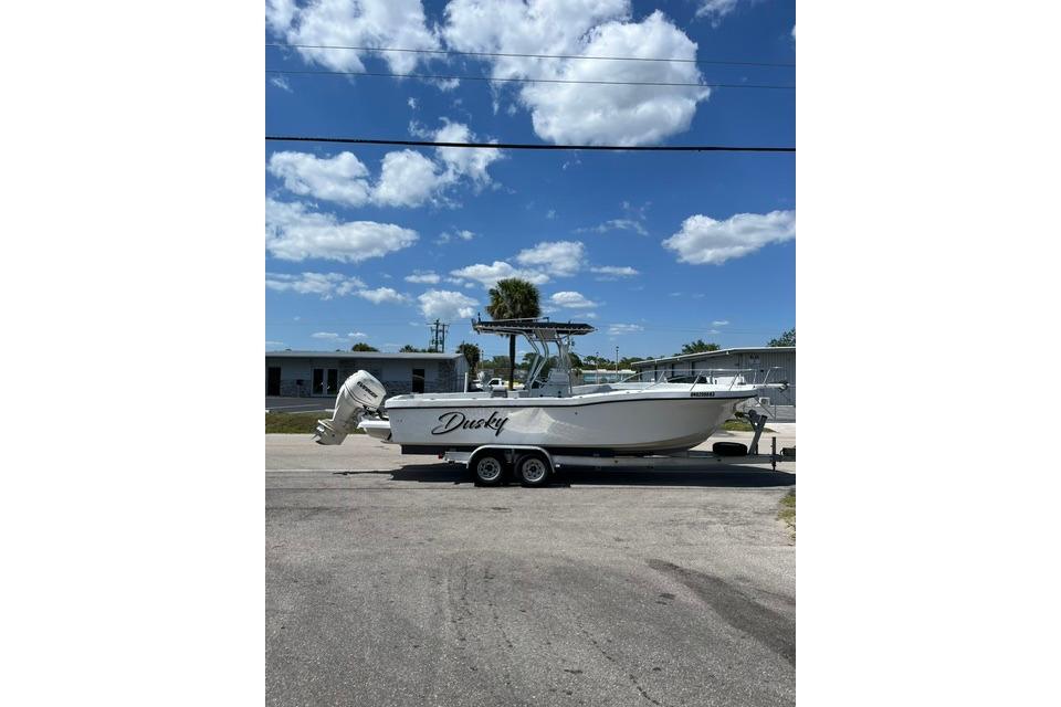 1999 Dusky 256 Center Console