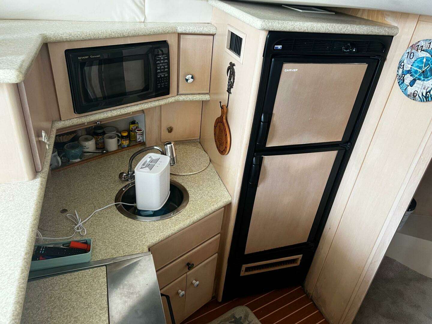1999 Carver 356 Aft Cabin - Image 32