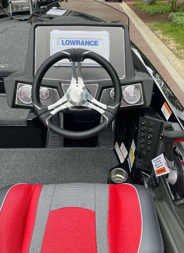 2025 Ranger Z518 boat dashboard with Lowrance display and red seat.